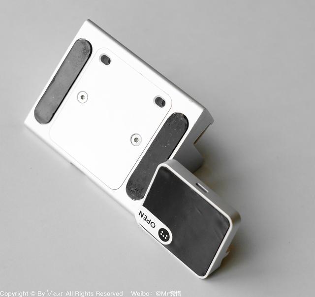 Phone充电像放水杯一样简单MG不朽情缘这个磁吸底座 让i(图4)