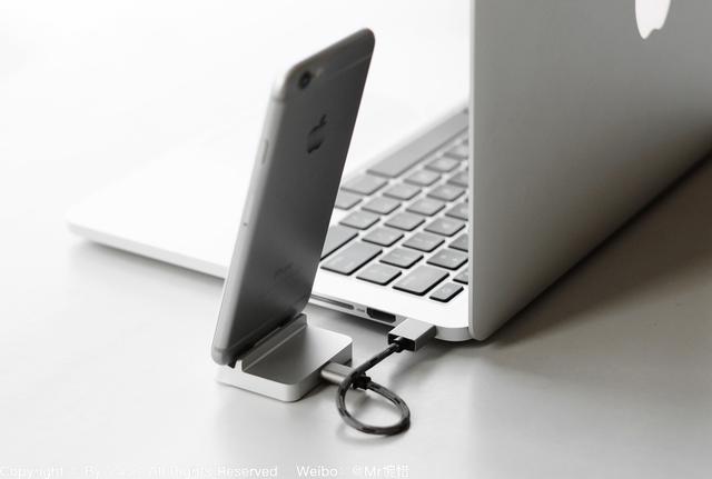 Phone充电像放水杯一样简单MG不朽情缘这个磁吸底座 让i(图7)