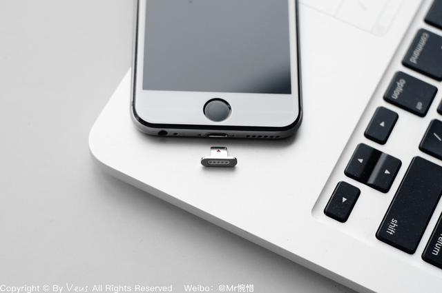 Phone充电像放水杯一样简单MG不朽情缘这个磁吸底座 让i(图9)