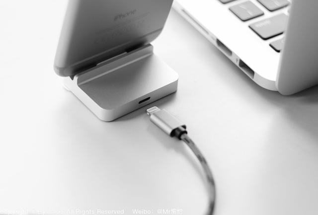 Phone充电像放水杯一样简单MG不朽情缘这个磁吸底座 让i(图11)